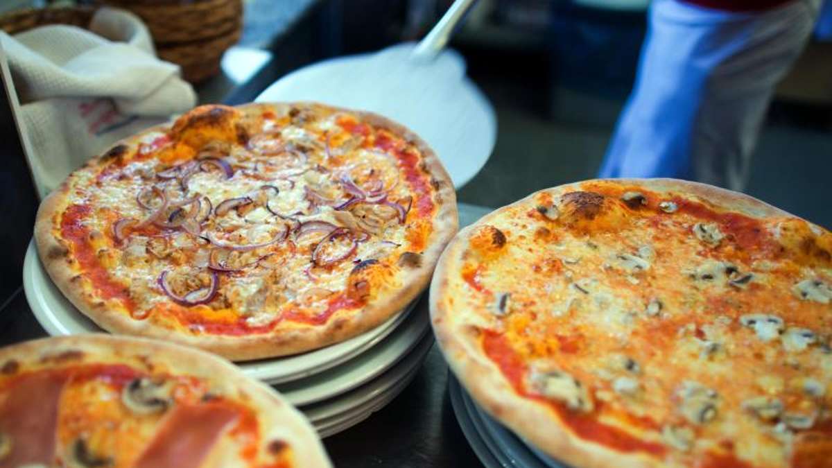 Hof: Auto steht offen: Dieb bestiehlt Hofer Pizzaboten