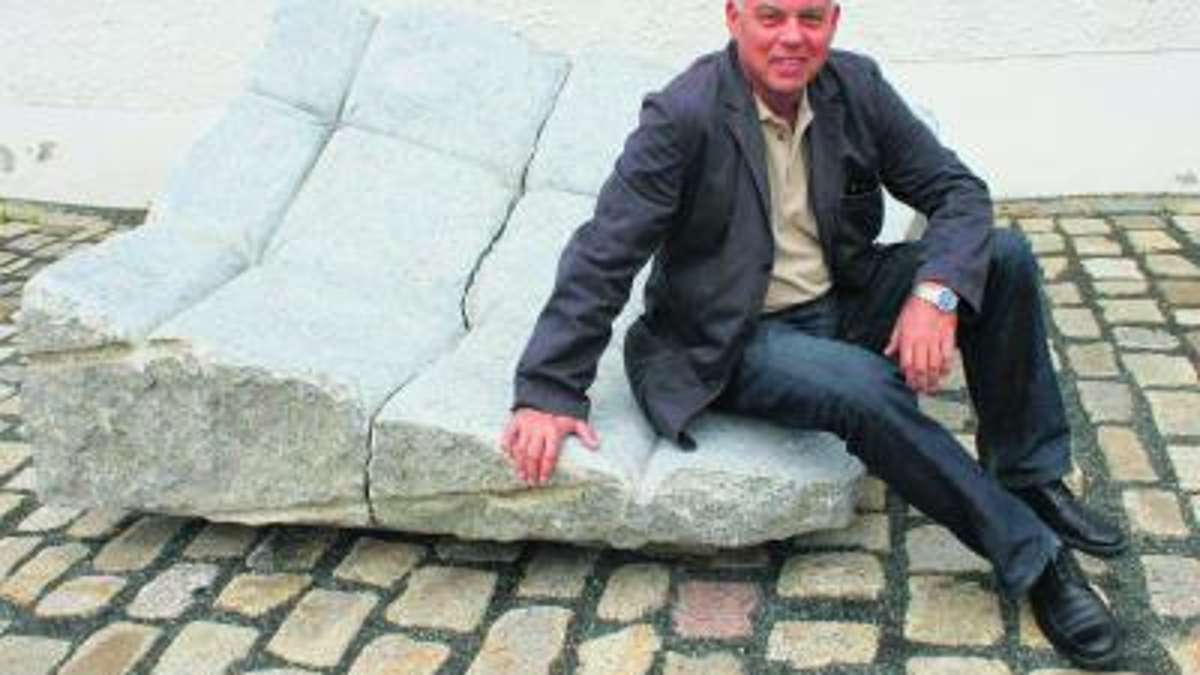 Kunst und Kultur: Ein Sofa aus Granit