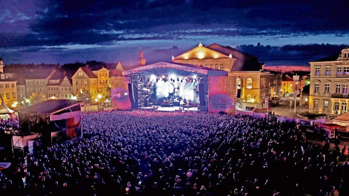 Aus der Region: Schlossplatz-Open-Air: Konzerte sollen verschoben werden