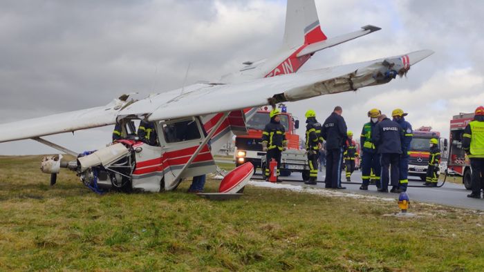 Fluglehrer stirbt: Coburg: Schulungsflugzeug knallt auf Landebahn