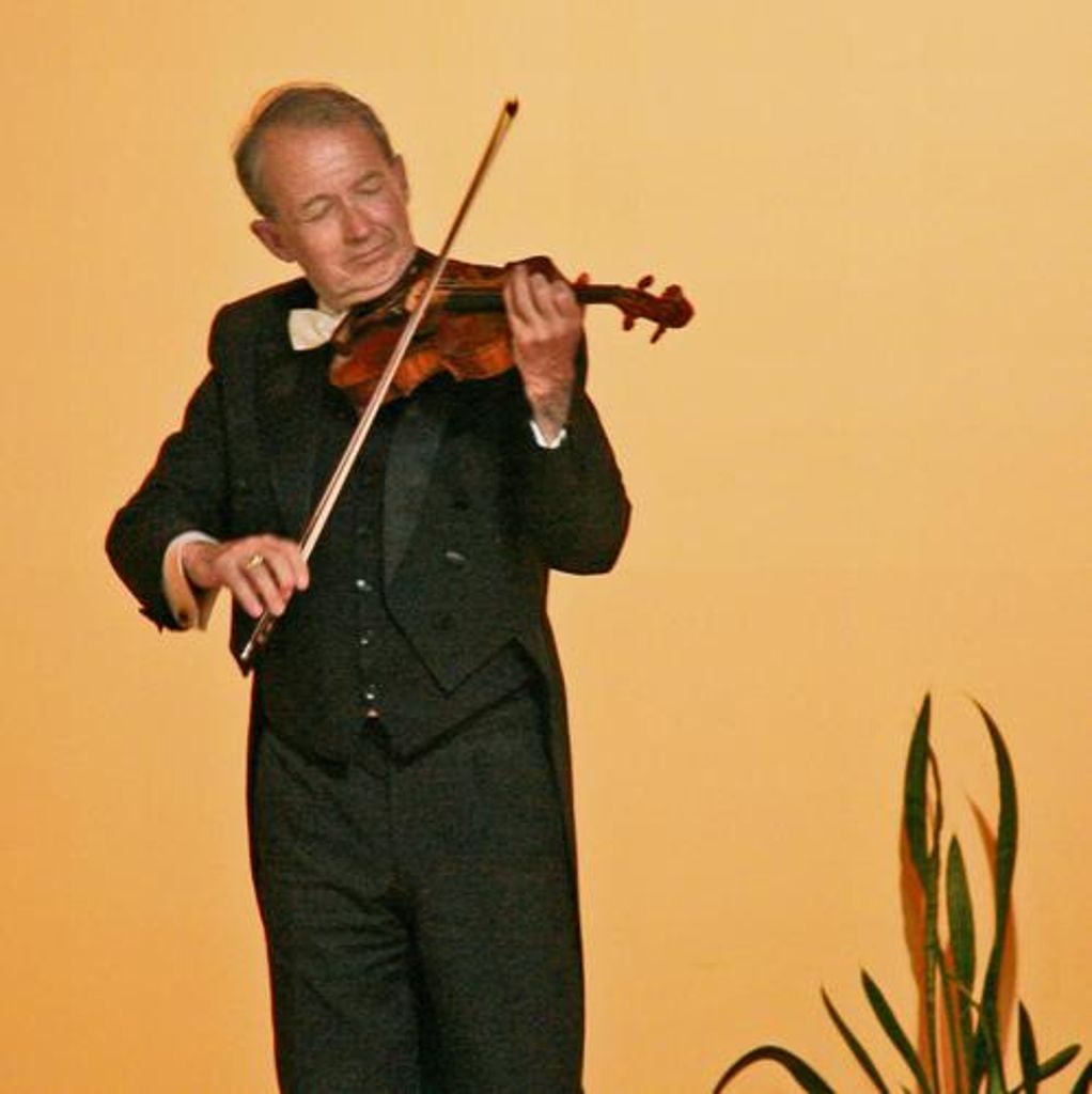 Ein Mann von innerer Noblesse: Michael Grube konzertierte im Musiksaal von Salem in Stadtsteinach. Foto: Klaus Klaschka