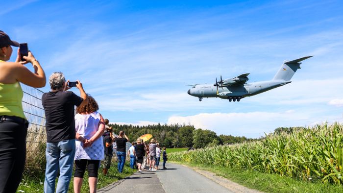Bundeswehr im Anflug: Erste Landung einer A400M in Hof