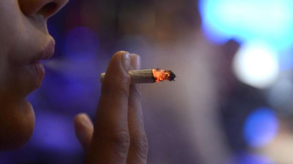 Wunsiedel: Röslau: Zigarettenkippe löst Großalarm aus