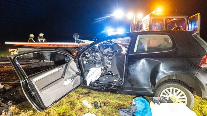 Tödlicher Unfall in Oberfranken: Autofahrer kracht gegen Baum und stirbt im Landkreis Bayreuth