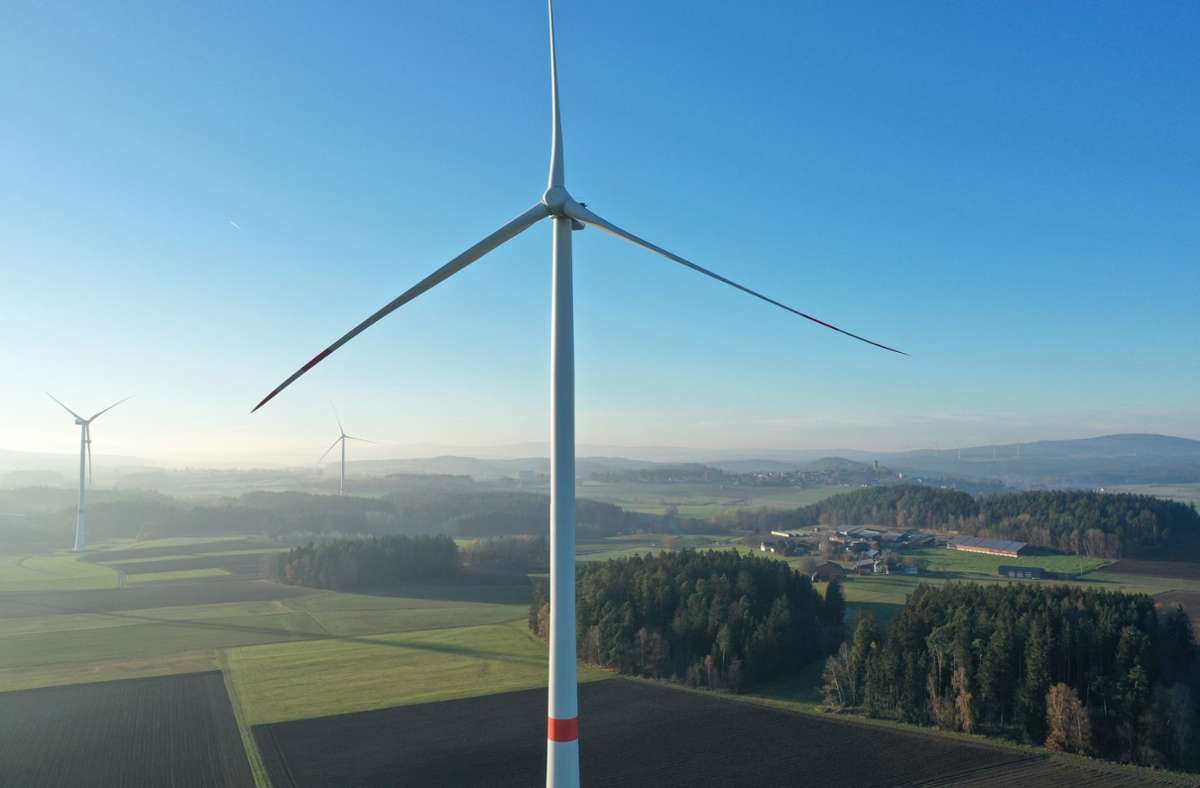 Im Jahr 2017 ging das letzte Windrad im Landkreis Wunsiedel in Betrieb, seitdem herrscht wegen der 10H-Regel Stillstand beim Ausbau dieser regenerativen Energie. Foto: Florian Miedl