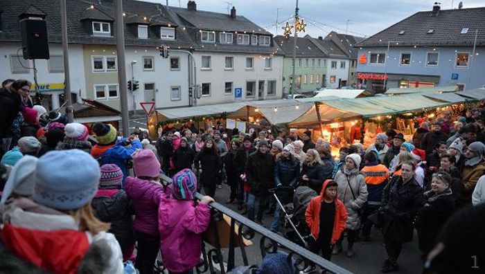 Weihnachtsmarkt: Thiersheimer feiern mit dem Nikolaus