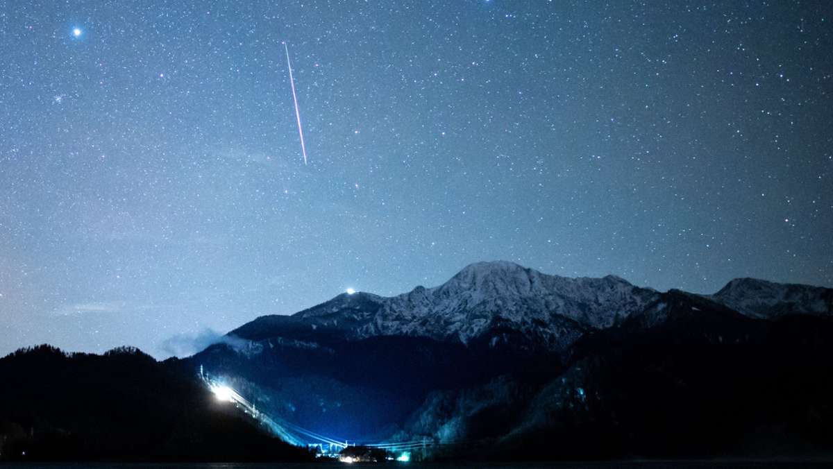 Himmelsphänomene: Ein Komet und viele Sternschnuppen
