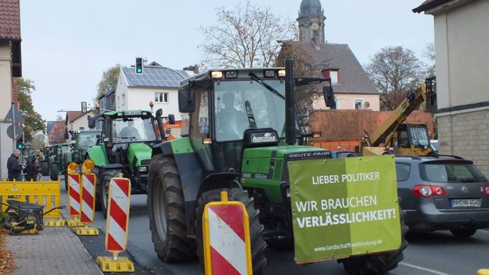 Bayreuth: Demo: 1000 Traktoren rollen aus allen Richtungen an