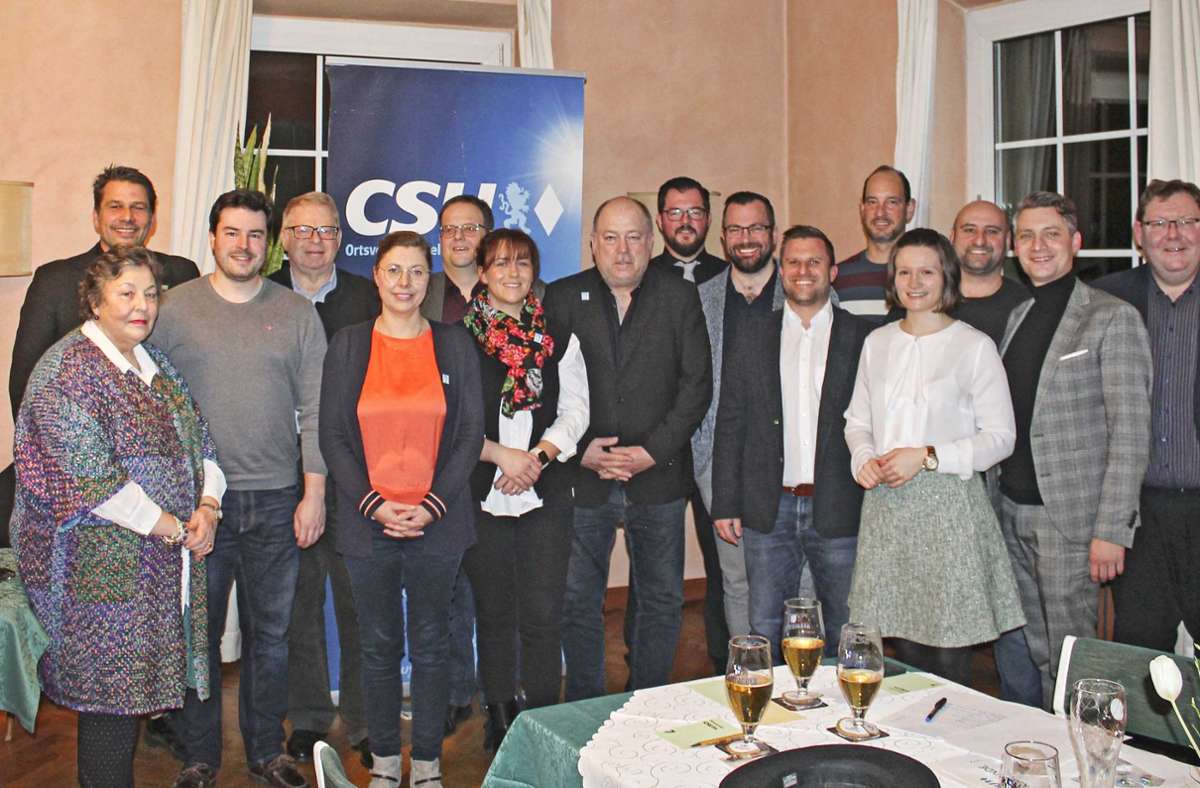 Der neu gewählte CSU-Ortsvorstand von Selb mit Ortsvorsitzendem Matthias Müller (8. von rechts). Foto: /pr.