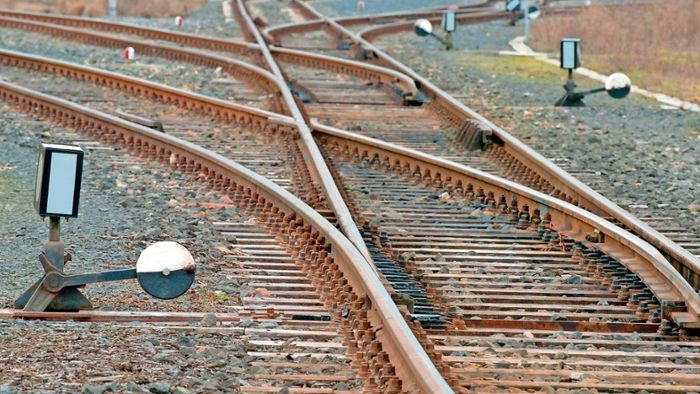 Strecke Hof-Plauen: Mann von Zug überrollt und getötet