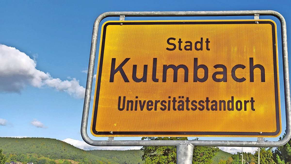 Auf Ortsschildern: Stadt Kulmbach betont die Uni