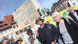 Omas und Opas dominieren Klima-Demo