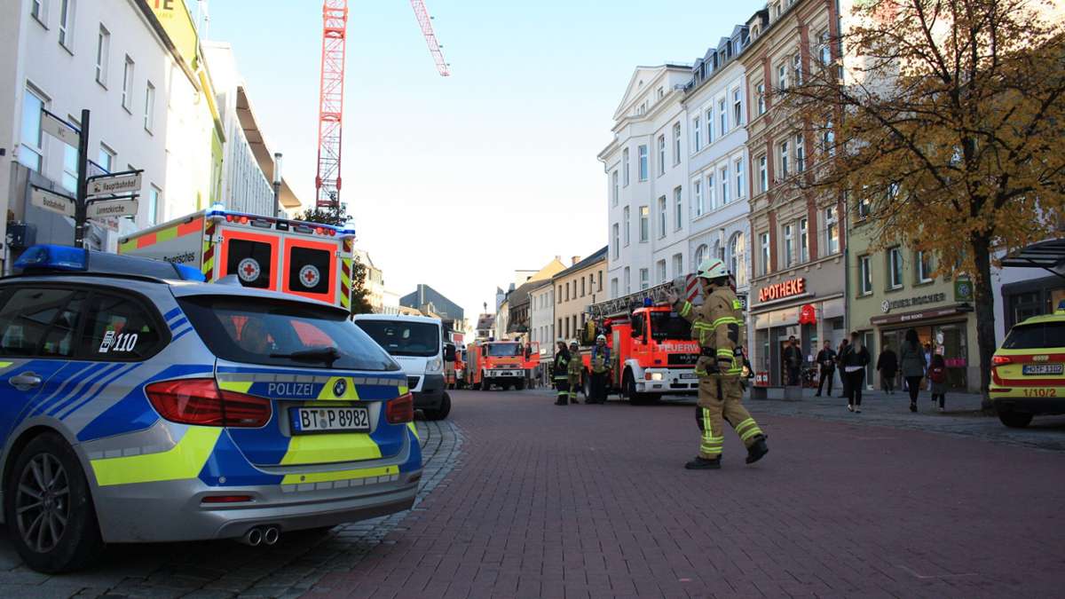Hof: Medizinischer Notfall: Großeinsatz in Hofer Altstadt