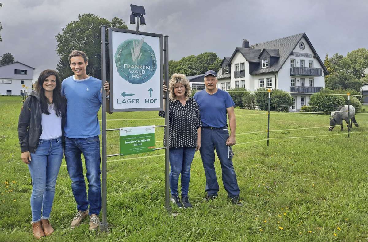 Teamwork für nachhaltige Landwirtschaft – Lena und Christian Rank (links) und die Eltern Irene und Edwin Rank (rechts).