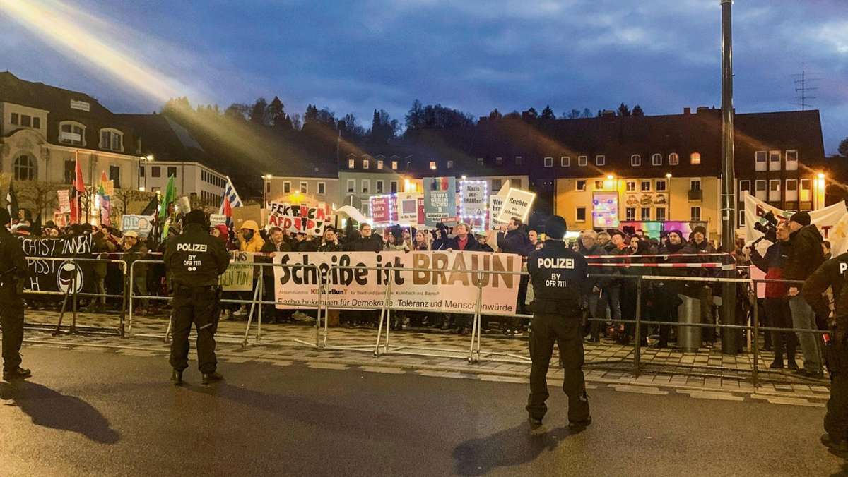 Kulmbach: Mehr als 1000 Demonstranten protestieren gegen Höcke-Auftritt