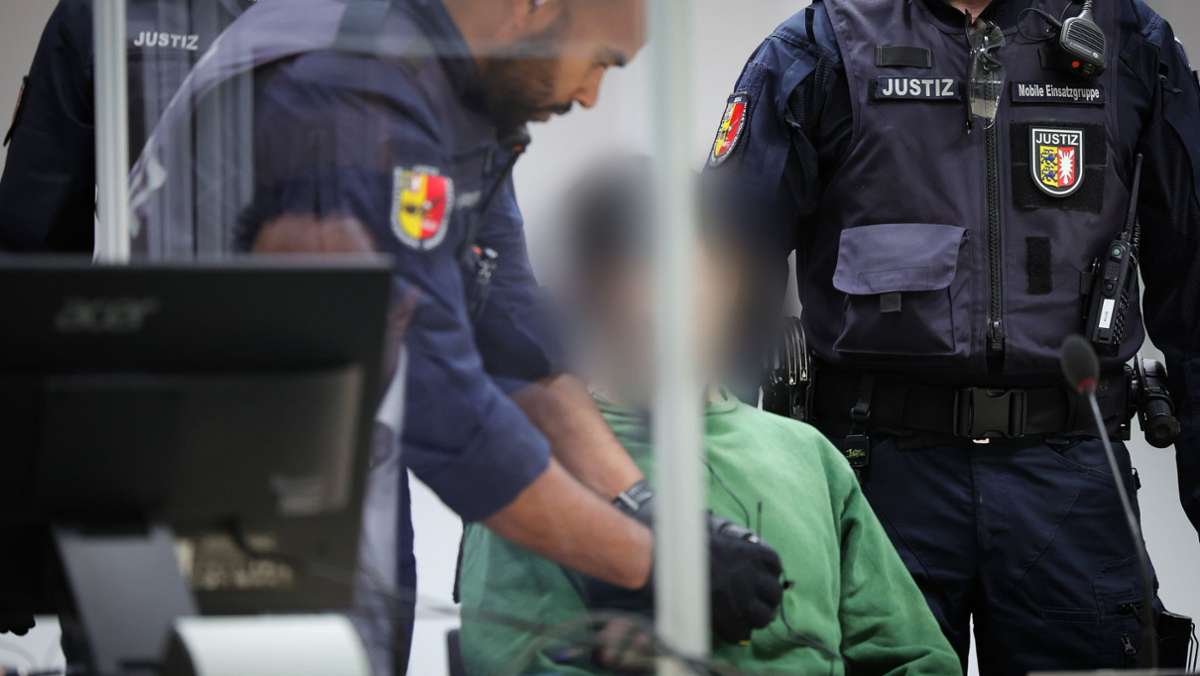 Mordprozess um tödliche Messerattacke: Zeugin zu Angriff von Brokstedt: „Er hat mich angegrinst“