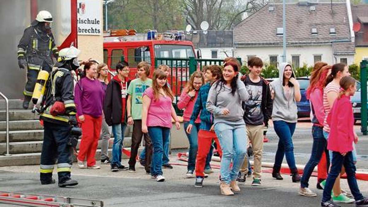 Münchberg: Feuerwehr übt in der Schule