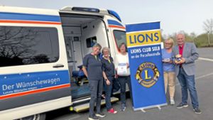 Spende in Selb: Lions unterstützen Wünschewagen