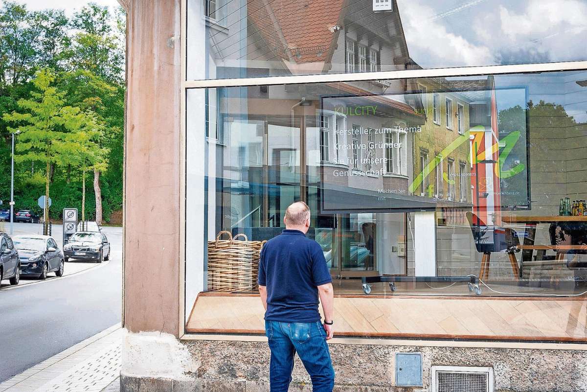 Informieren über "Kulcity": Große Schaufenster in der Luisenstraße machen es möglich - hier hat nun auch der Manager sein Domizil. Foto: Patrick Findeiß Quelle: Unbekannt