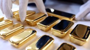 München: Busfahrer findet Tasche mit Gold- und Platinbarren im Wert von 100.000 Euro