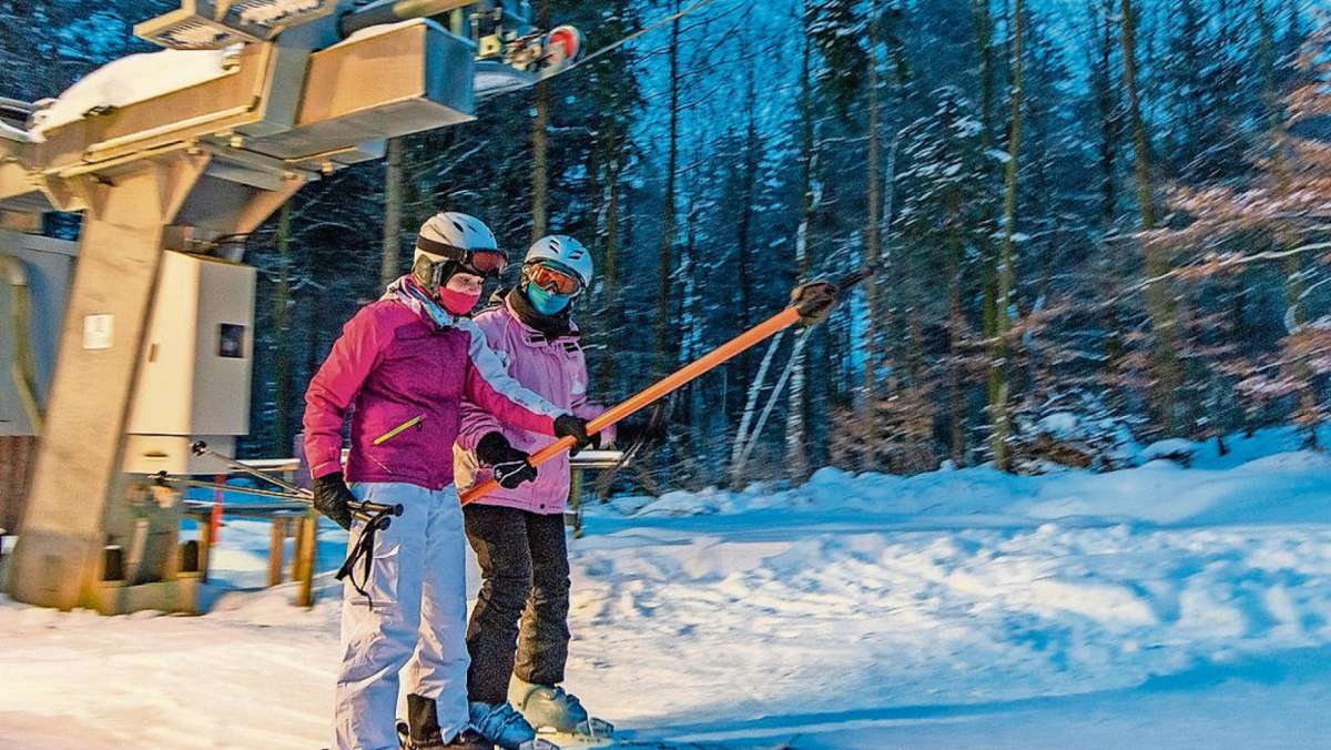Rehau: Ski-Fans fahren auf den Kornberg ab