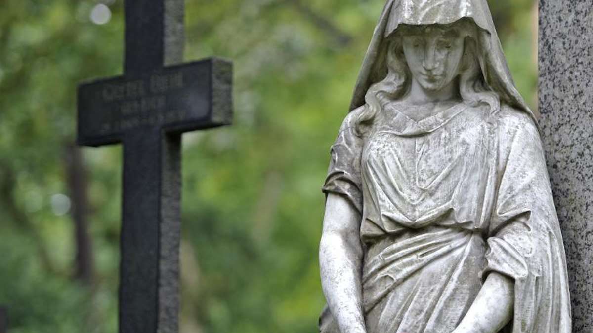 Waldershof: 73-Jährige wird auf dem Friedhof sexuell belästigt