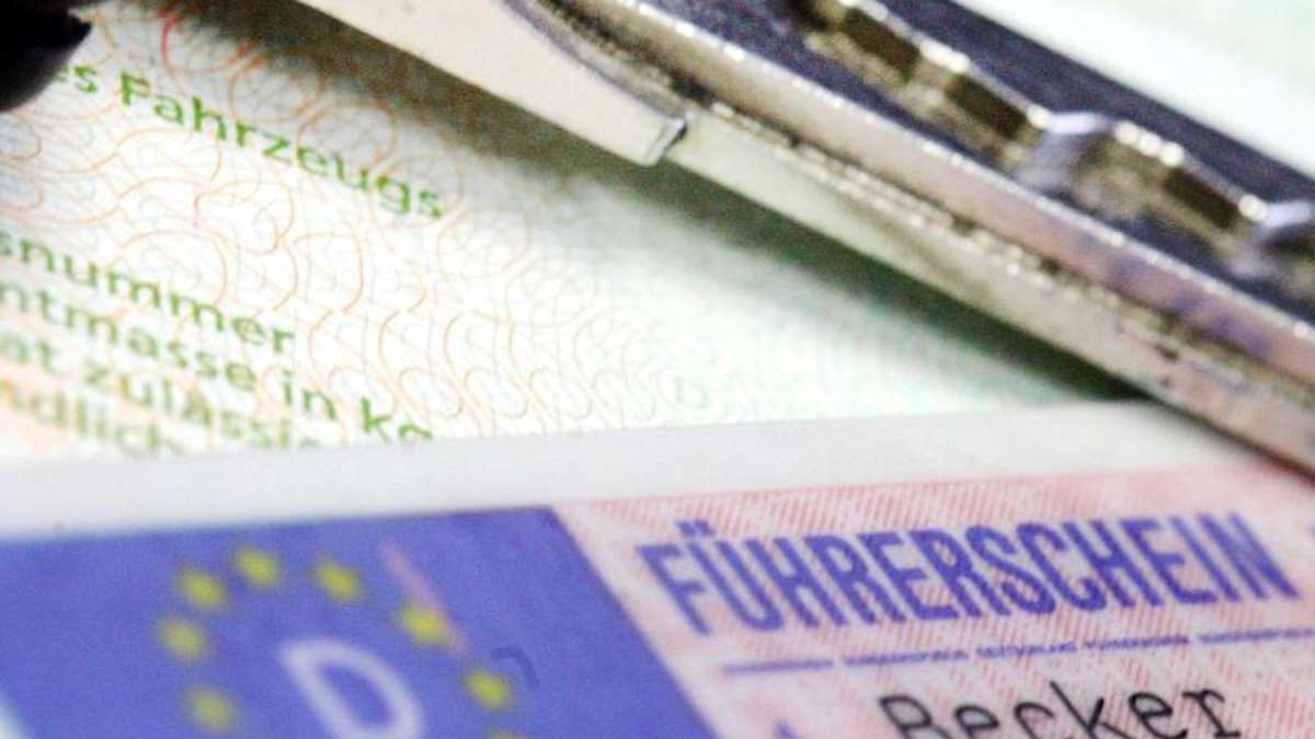 Münchberg: Nach zwei Wochen: Fahranfänger aus dem Landkreis Hof muss Führerschein abgeben