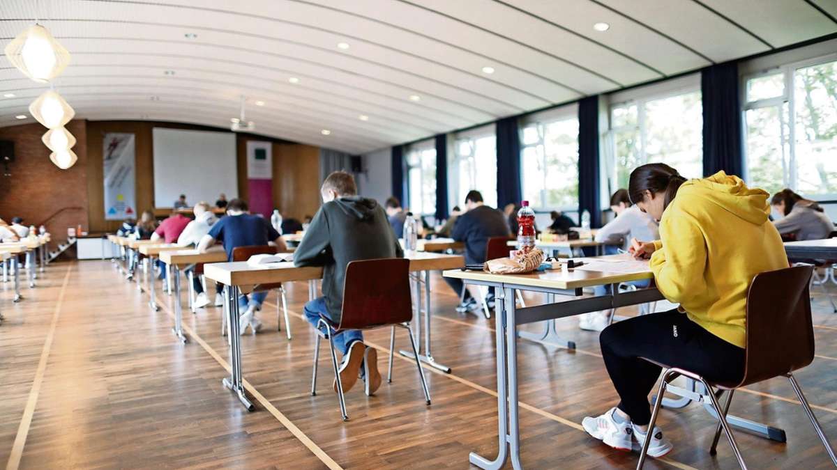 Marktredwitz: 150 FOS/BOS-Schüler schwitzen verteilt auf zehn Räume über dem Abitur