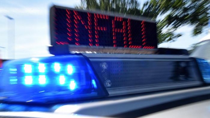 A9/Baustelle bei Münchberg: Auto prallt in Fahrzeugheck - zwei Verletzte