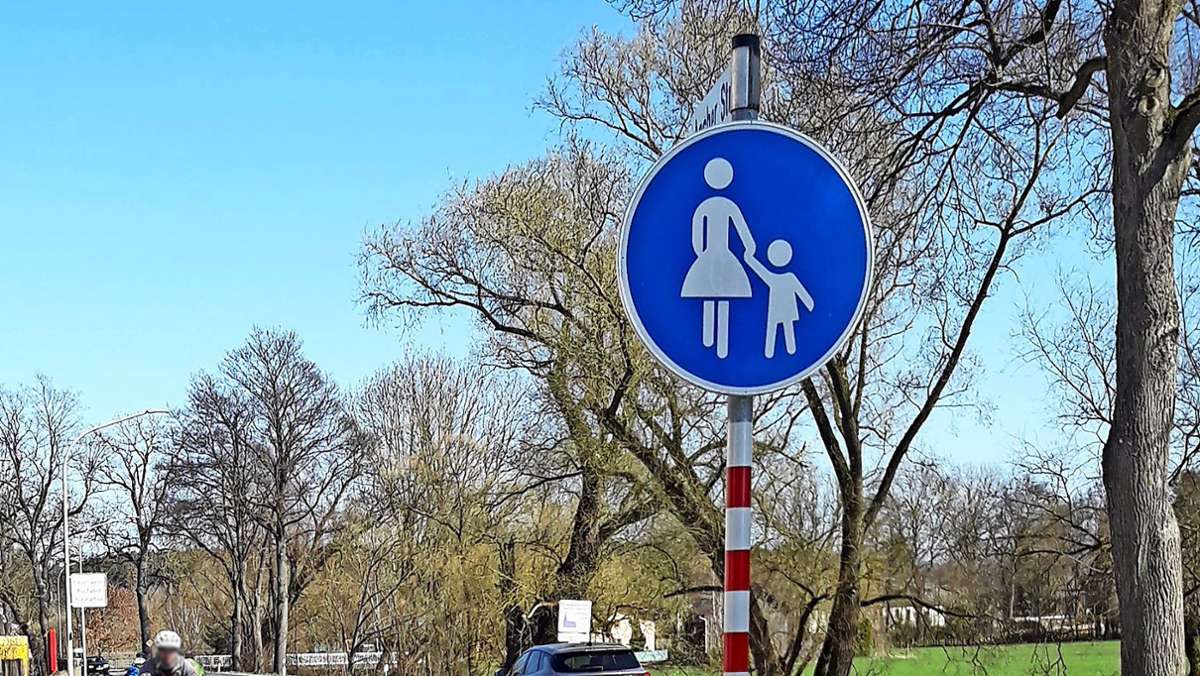 Gehweg in Tauperlitz: Neue Schilder für mehr Sicherheit