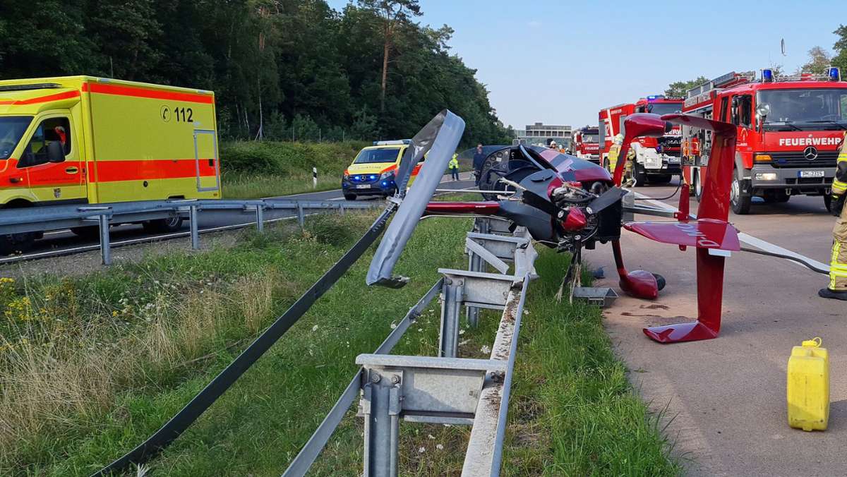 Unfall in der Nähe von Potsdam: Hubschrauber stürzt auf Autobahn beim Dreieck Nuthetal
