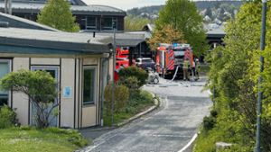 Feuer in Waldorfschule Hof: Kripo geht von Brandstiftung aus - rechtsextremistisches Symbol