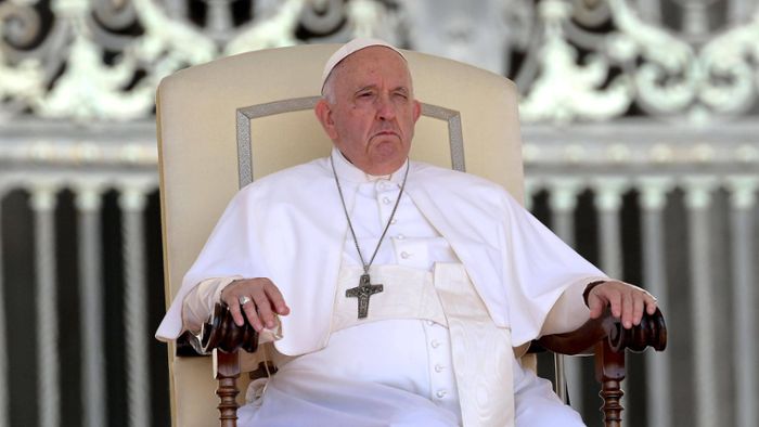 Franziskus im Krankenhaus: Ärzte operieren den Papst unter Vollnarkose