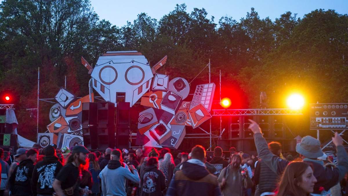 „Teknival“ in Frankreich: Zehntausende bei illegalem Techno-Festival