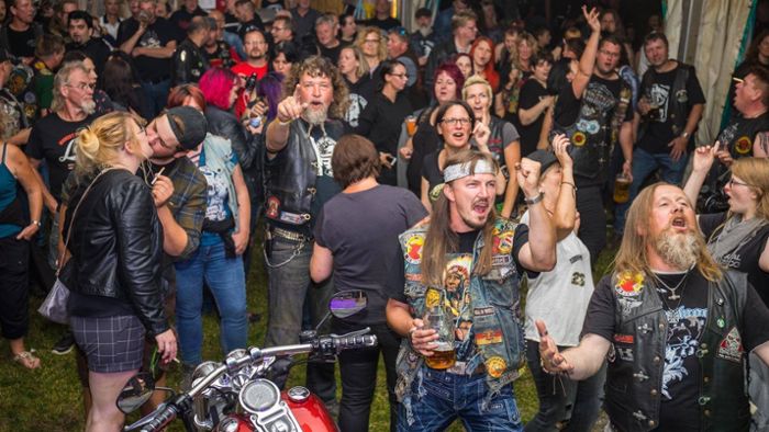 Langenbach: Motorrad-Fans feiern bei Live-Rock