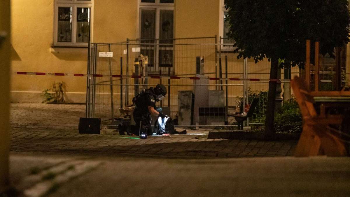 Ansbach: 34-Jähriger droht in Ansbach mit Bombe: Polizist schießt