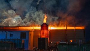Oberfranken: Brand in Lagerhalle verursacht Schaden: Siebenstellige Höhe