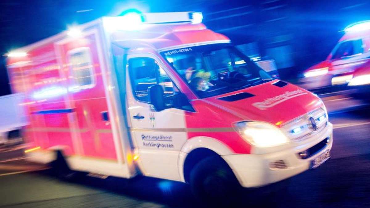 Kulmbach: Gegen Windschutzscheibe geschleudert: 18-jähriger Kradfahrer schwer verletzt