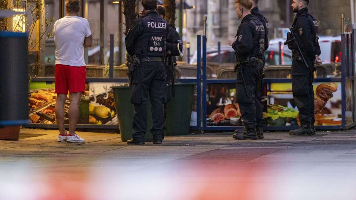 Attacke in Duisburger Fitnessstudio: Drei Menschen in Lebensgefahr – Suche nach Täter dauert an