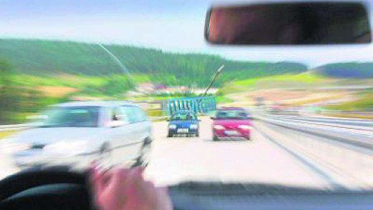 Länderspiegel: Geisterfahrer flüchtet nach Crash mit fünf Autos