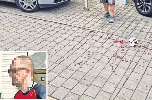 Ein 35-Jähriger soll SPD-Stadtrat Halil Tasdelen (49) an dessen Geburtstag rassistisch beleidigt und dann schwer verletzt haben. Die Blutspuren in der Nähe von Tasdelens Haus waren selbst Tage nach dem Angriff noch zu sehen. Foto: red