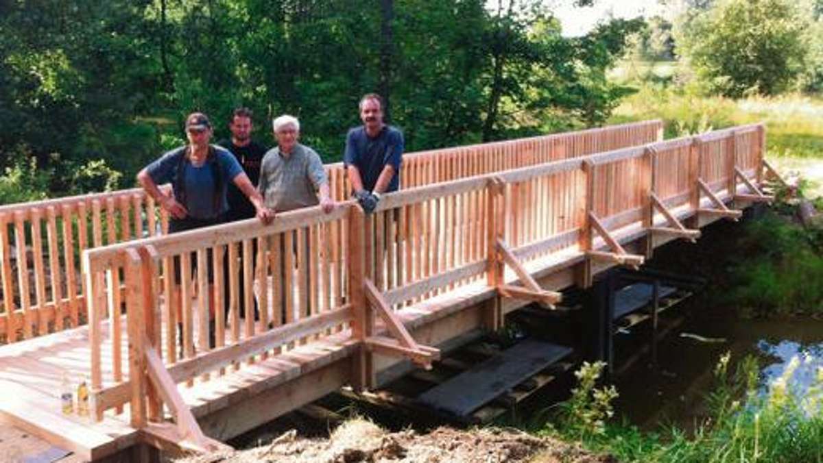 Naila: Neue Brücke führt auf die Insel