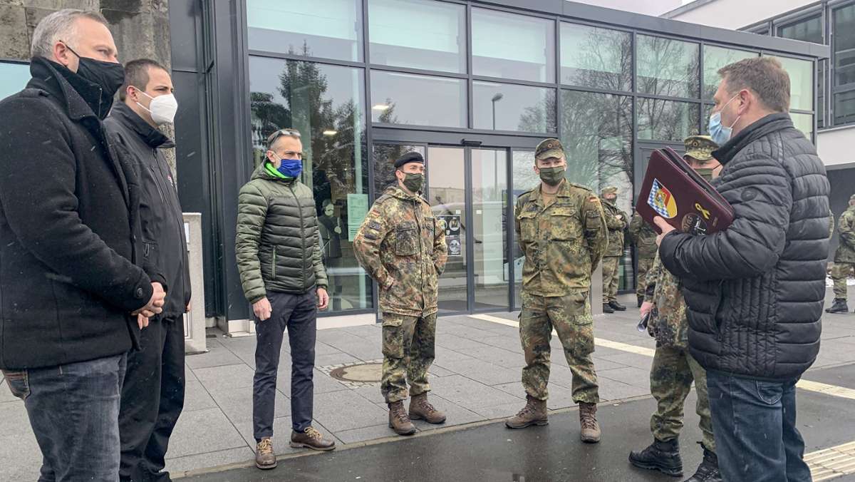 Nach schweren Corona-Ausbrüchen: Bundeswehr schickt Soldaten in Heime