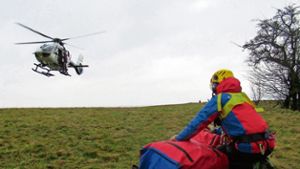 Bergwachtler trainieren mit Hubschrauber