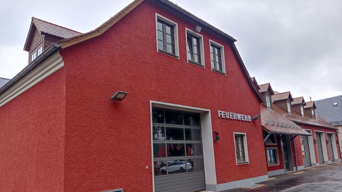 Feuerwehr Waldershof: Anbau und moderne Sirenen