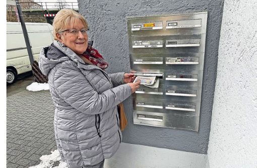 Liselotte Lähnemann trägt seit 14 Jahren die Frankenpost aus. Foto: Matthias Bäumler
