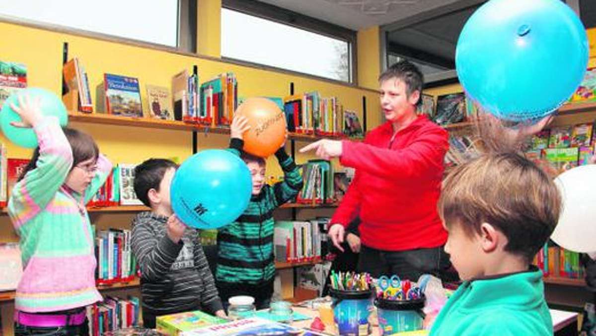 Rehau: Kinder experimentieren in der Stadtbücherei
