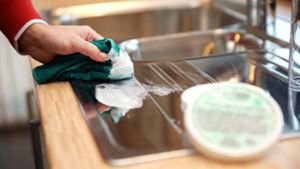 8 Wege, um eine Edelstahlspüle zu reinigen