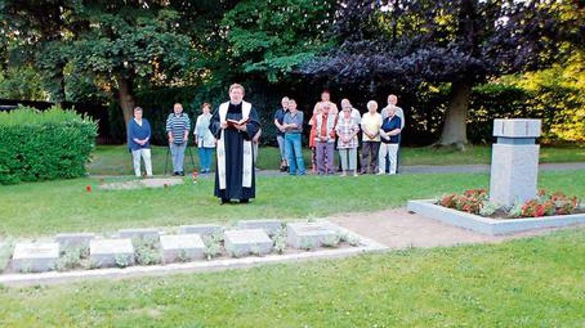 Selb: Kirchengemeinde weiht Grabfelder ein