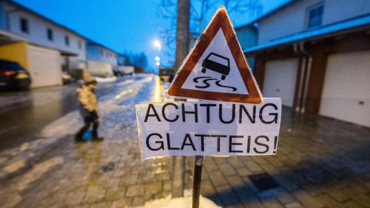 Länderspiegel: Deutscher Wetterdienst warnt vor Glatteis in Oberfranken